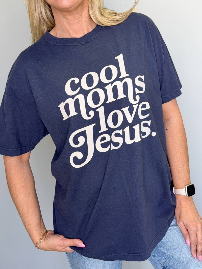 Cool Moms Love Jesus Wholesale Comfort Color Graphic Tee: Light Green / Medium