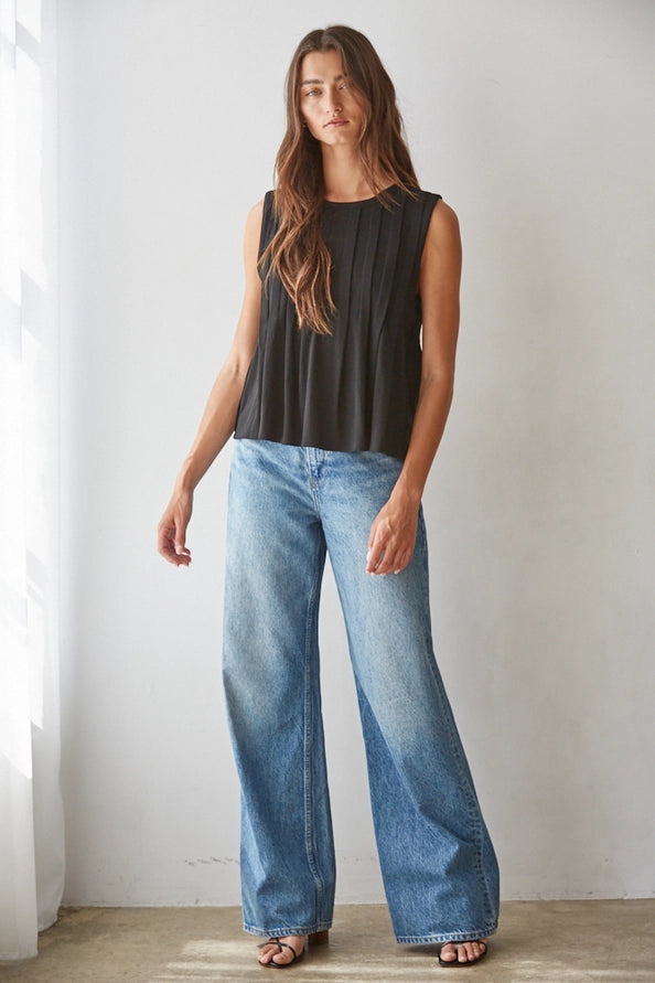 Knit Round Neck Sleeveless Top